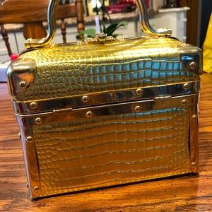 A GOLDEN ITALIAN  BORSA BELLA BOX PURSE